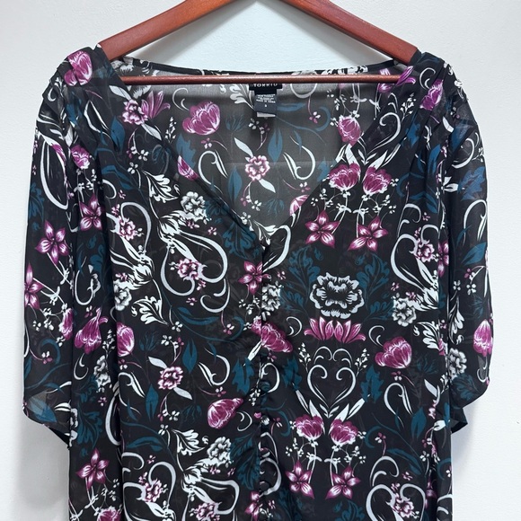 Torrid Black Floral Sheer Button Front Vneck Blouse Size 3X - Picture 3 of 9